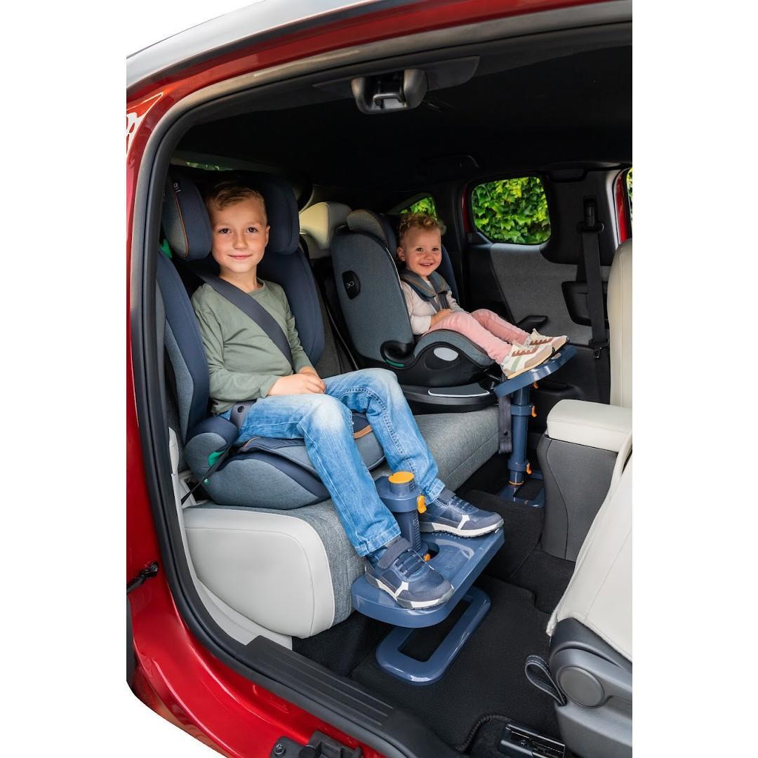 https://www.nordbaby.com/products/images/g130000/130072/other-car-seat-accessories-kneeguardkids-blue-orange-car-seat-footrest-kneeguardkids-4-130072-77992.jpg
